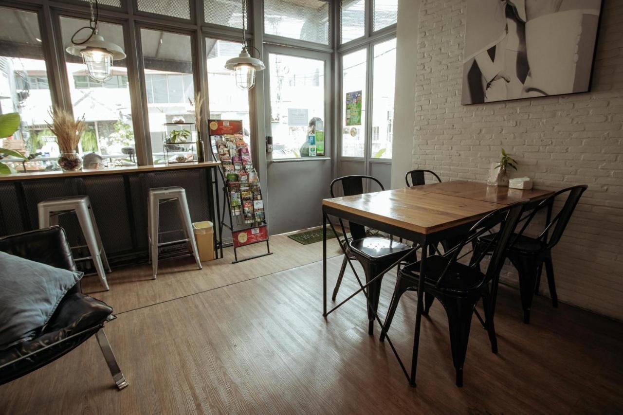 Fashen Poshtel Bed & Breakfast Chiang Mai Bagian luar foto